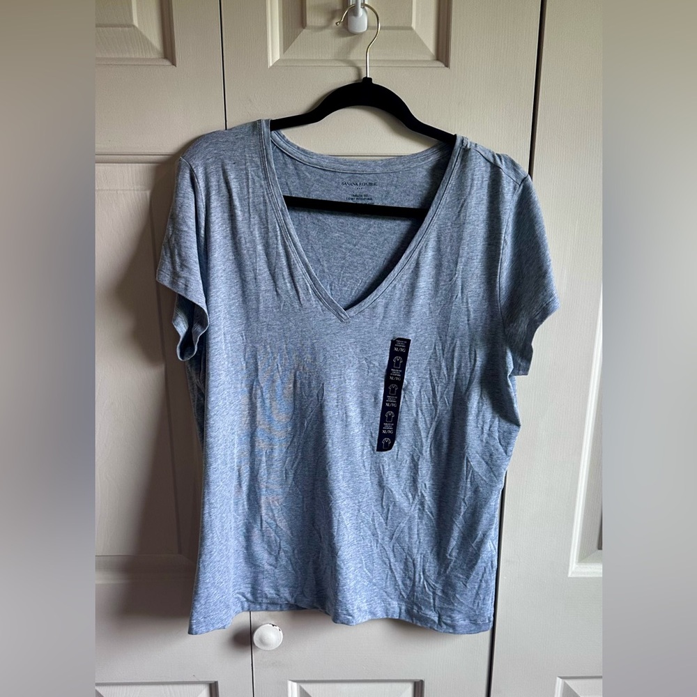 NWT Banana Republic Gray V-Neck Women's Top - XL